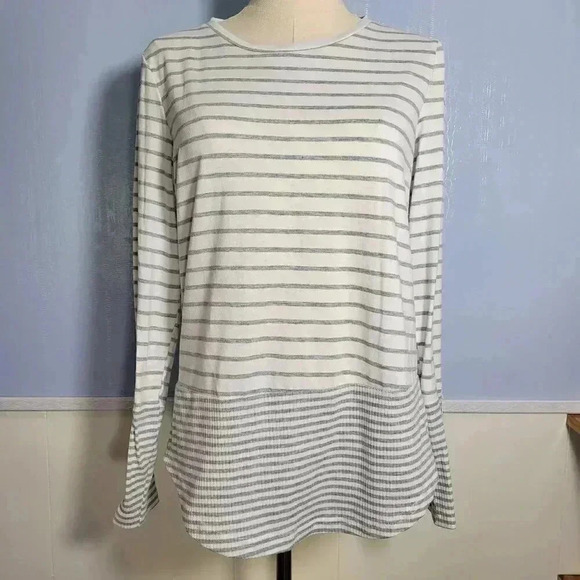 Final Price / Last Chance Item Unbranded Large White Light Gray Tee - Picture 1 of 10
